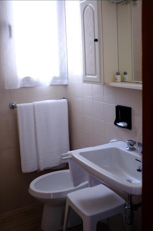 Hotel Reno Лидо-ди-Езоло Номер фото
