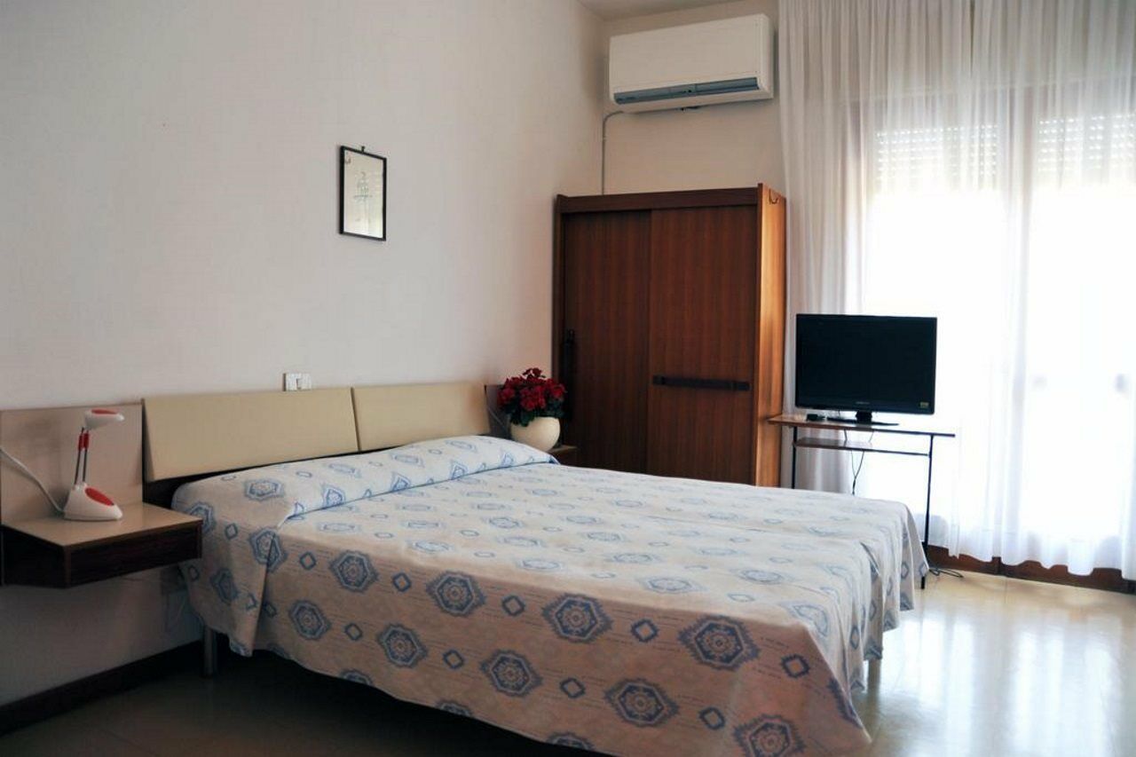 Hotel Reno Лидо-ди-Езоло Экстерьер фото